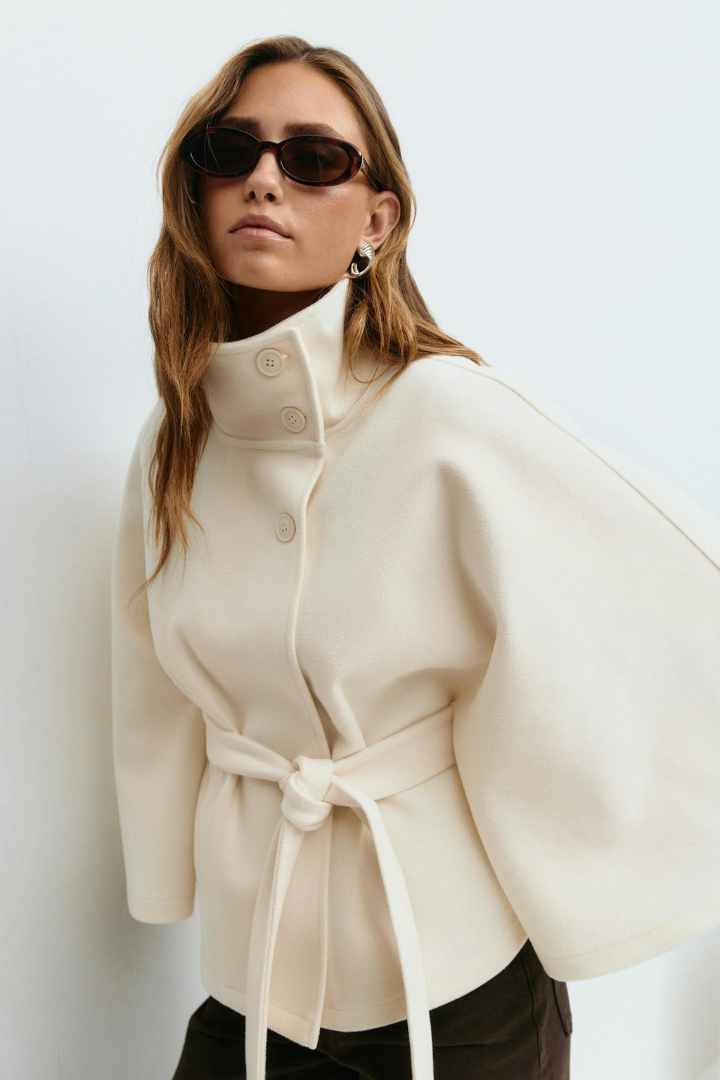 Mia - Chaqueta capa con cinturón