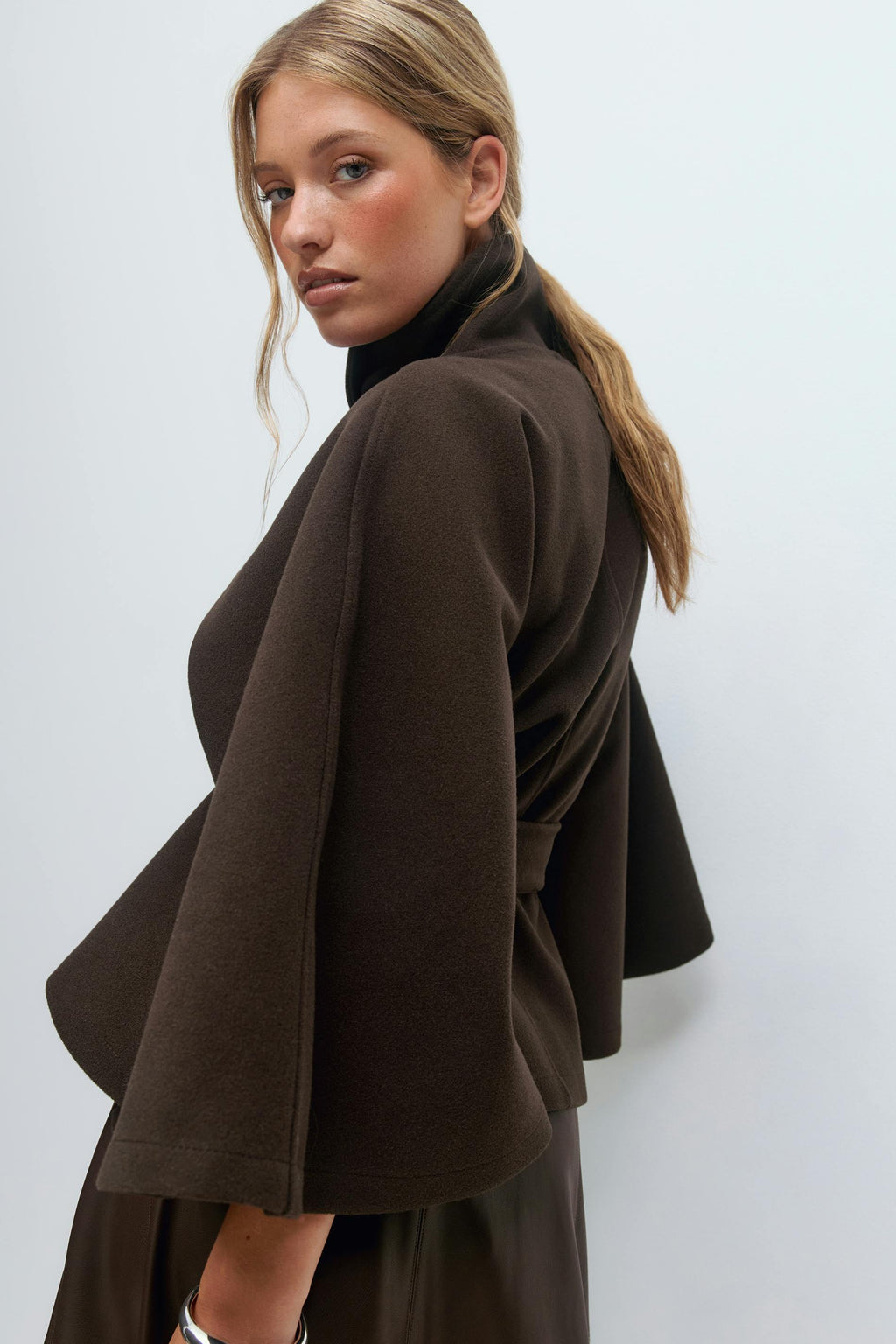 Mia - Chaqueta capa con cinturón